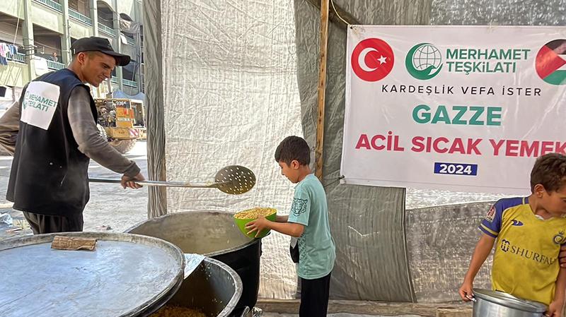 Gazzedeki Kardeşlerimize Sıcak Yemek Ulaştırıyoruz